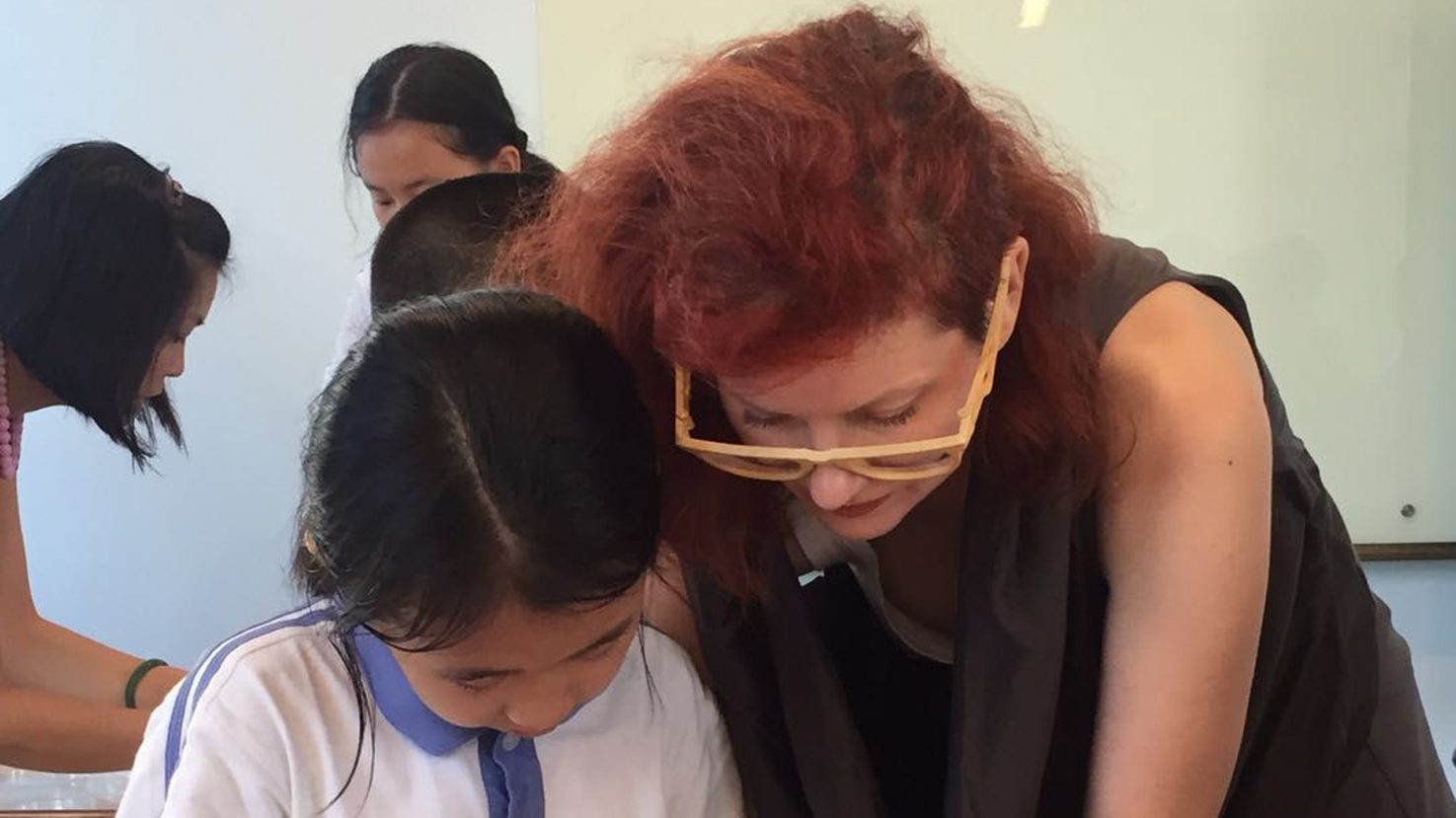 Anina Net teaching children at a workshop
